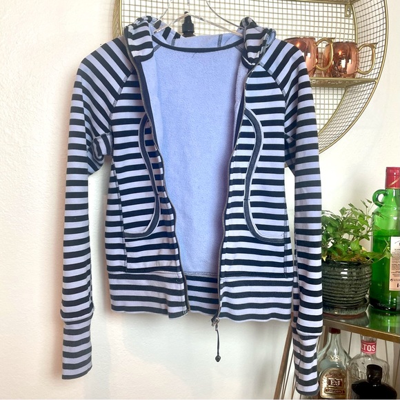 Lululemon Scuba Hoodie women’s size 6 blue striped - Picture 2 of 12